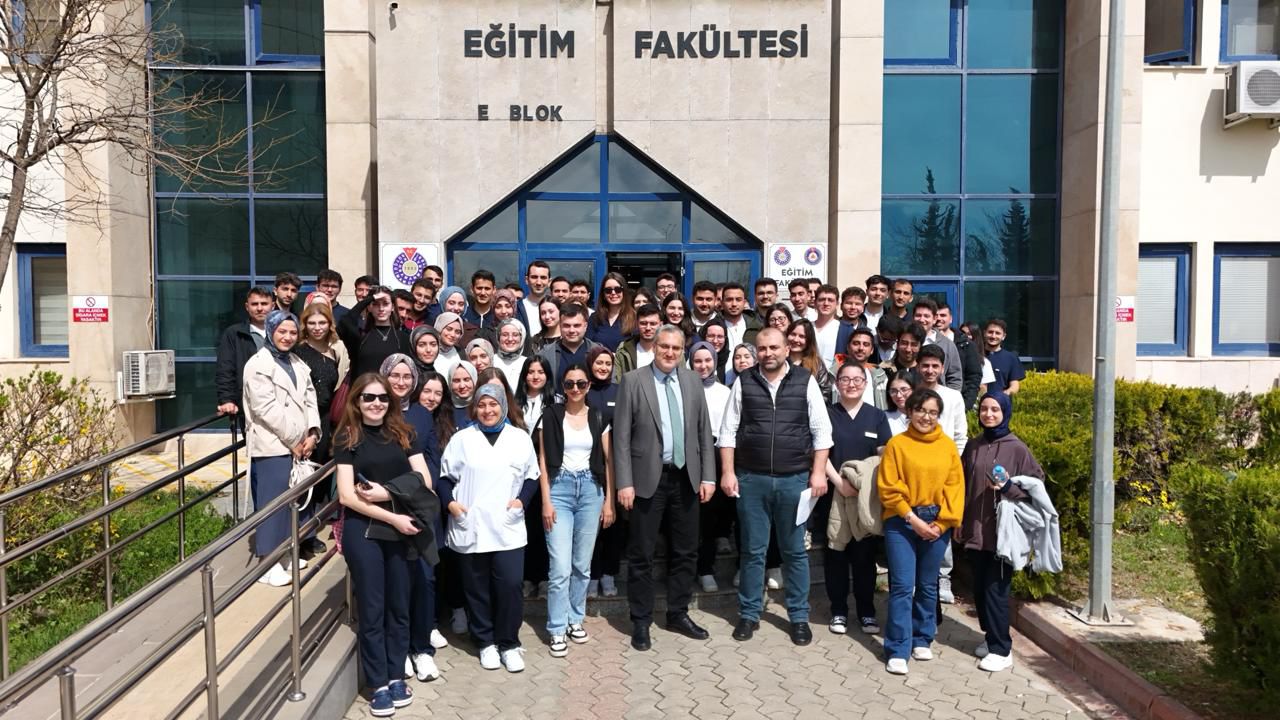 Diş Hekimliği Öğrencilerinden Fakültemizde Bilgilendirici Sunum